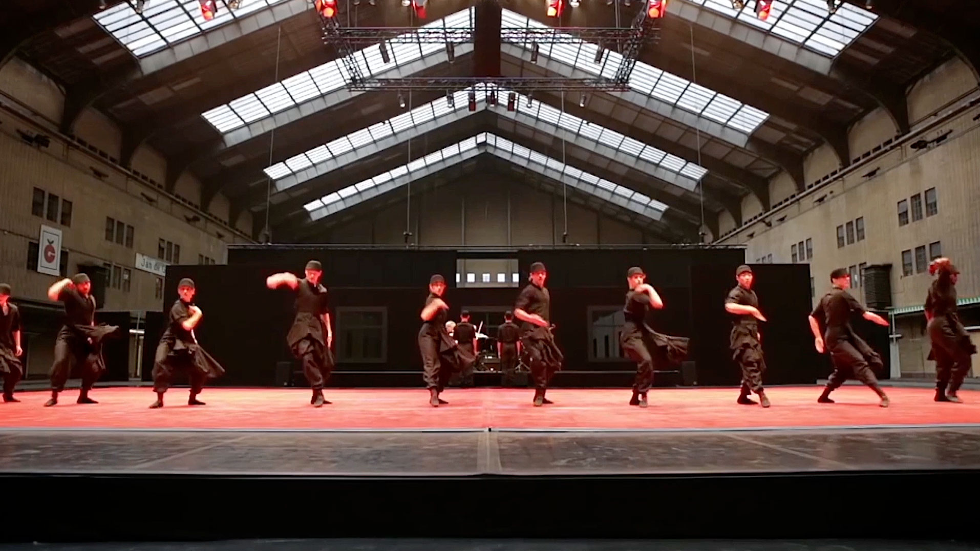 75a aus Stuttgart schneidet den Company-Trailer für das Colours International Dance Festival 2015 presented by Eric Gauthier