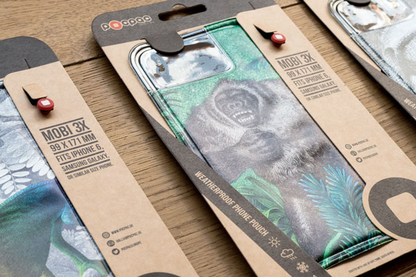 75a aus Stuttgart gestaltet die Produkverpackungen der Handyhüllen von Pocpac